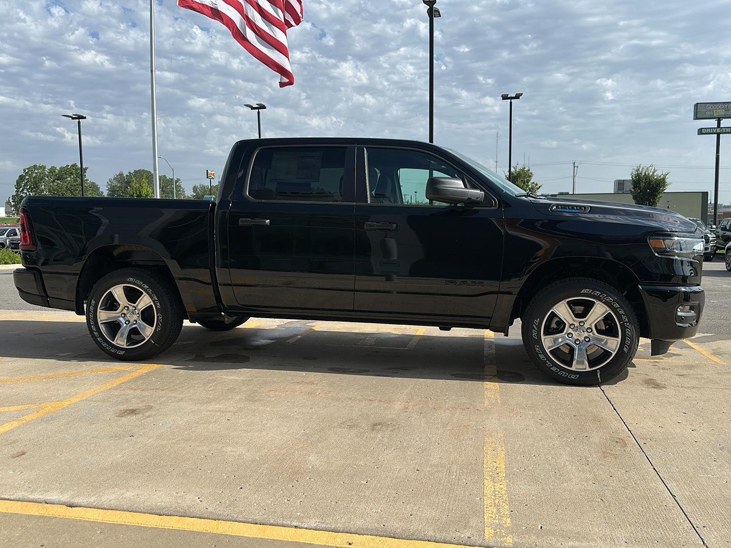 2026 RAM 1500 Express - Photo 5