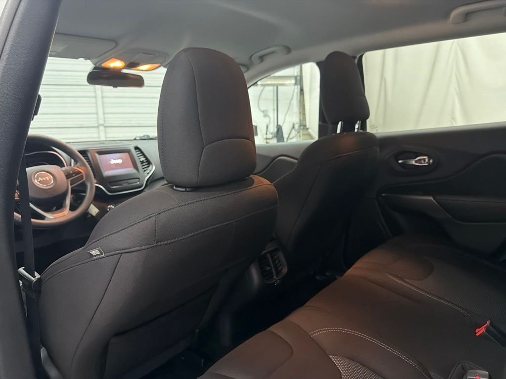 Used 2020 White Jeep Latitude image 19