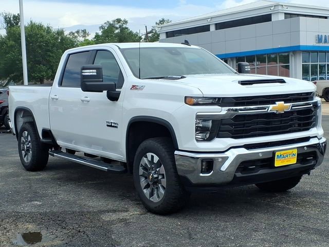 New 2026 Summit White Chevrolet LT image 3