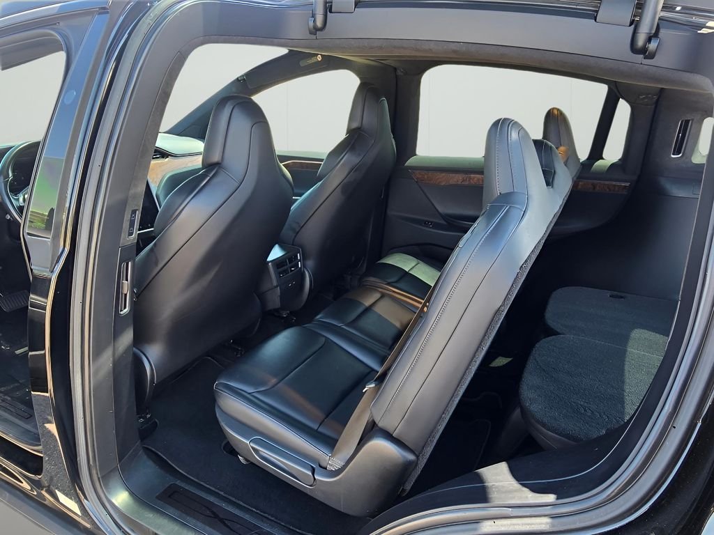 Used 2018 Black Tesla P75D image 11