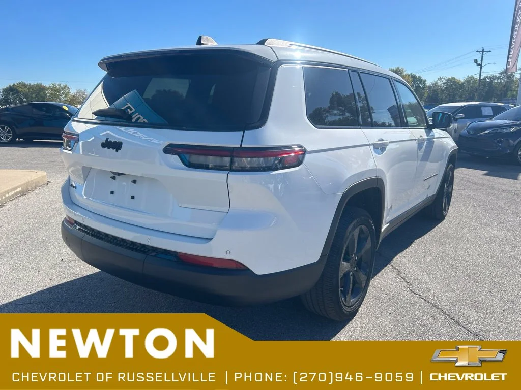 Used 2024 Bright White Clearcoat Jeep Altitude image 16