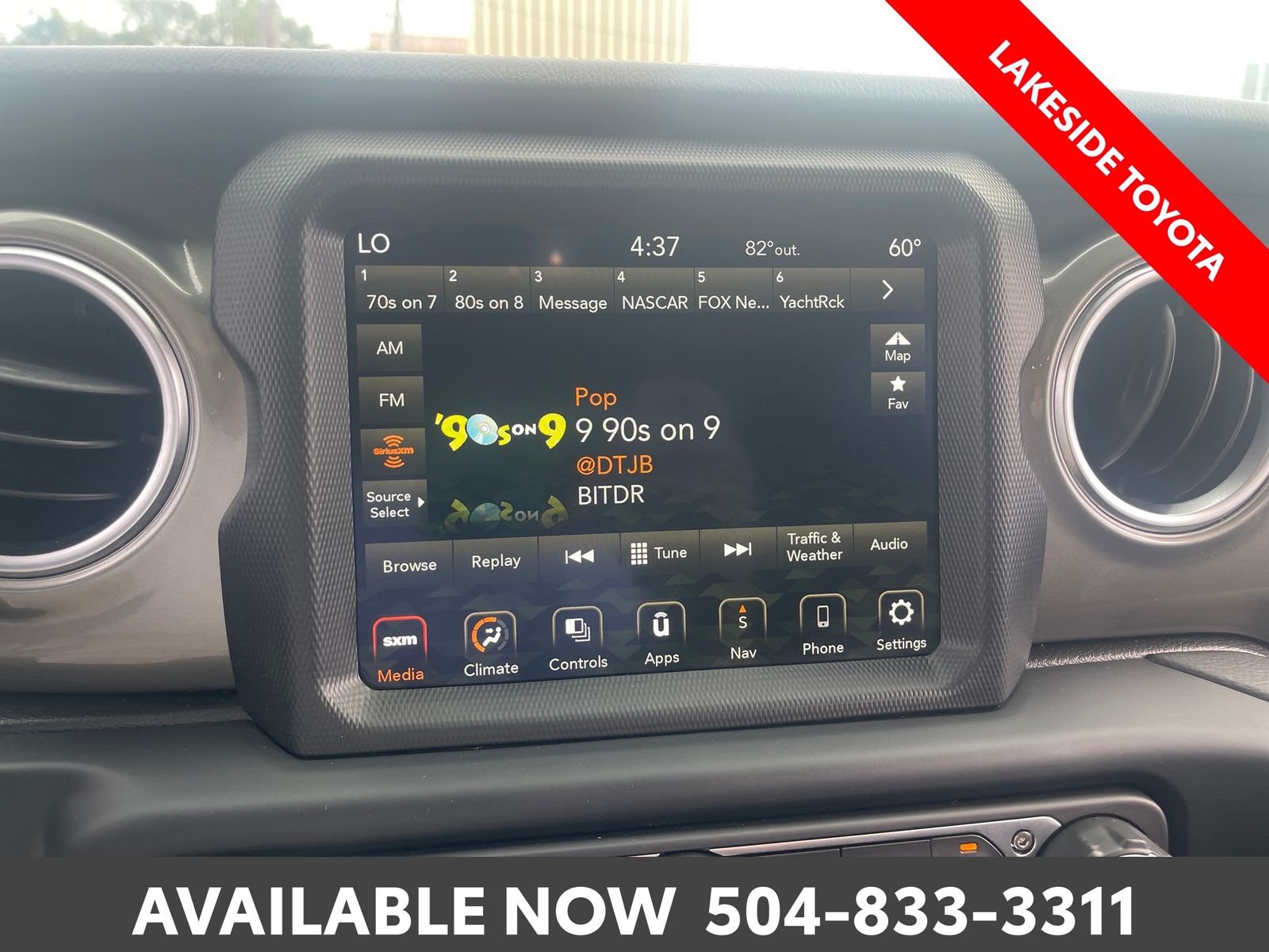 Used 2023 White Jeep Sahara image 32