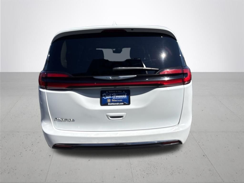 Used 2022 White Chrysler Touring L image 7