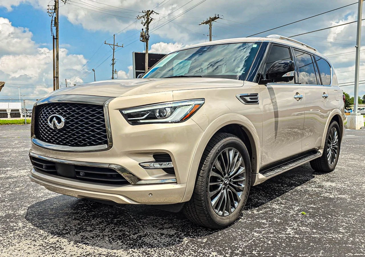 Certified Used 2024 Champagne Quartz INFINITI Sensory image 3