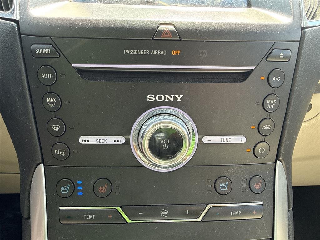 Used 2018 White Platinum Metallic Tri-Coat Ford Titanium image 20