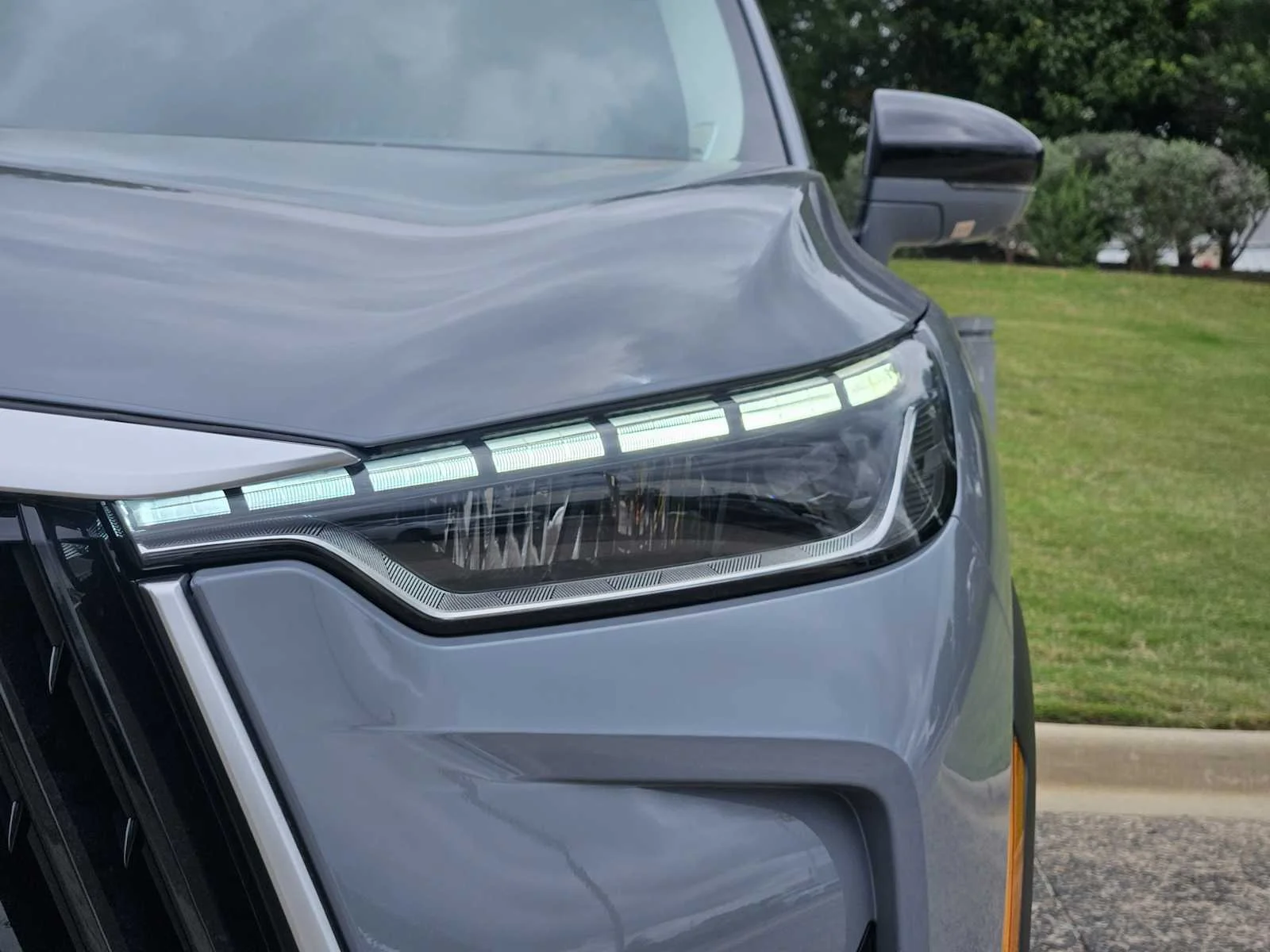 New 2027 HARBOR GRAY INFINITI Luxe FWD image 6