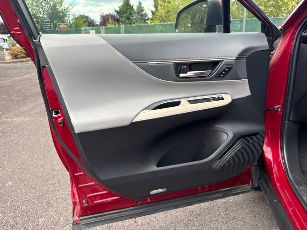Used 2021 Ruby Flare Pearl Toyota XLE image 17