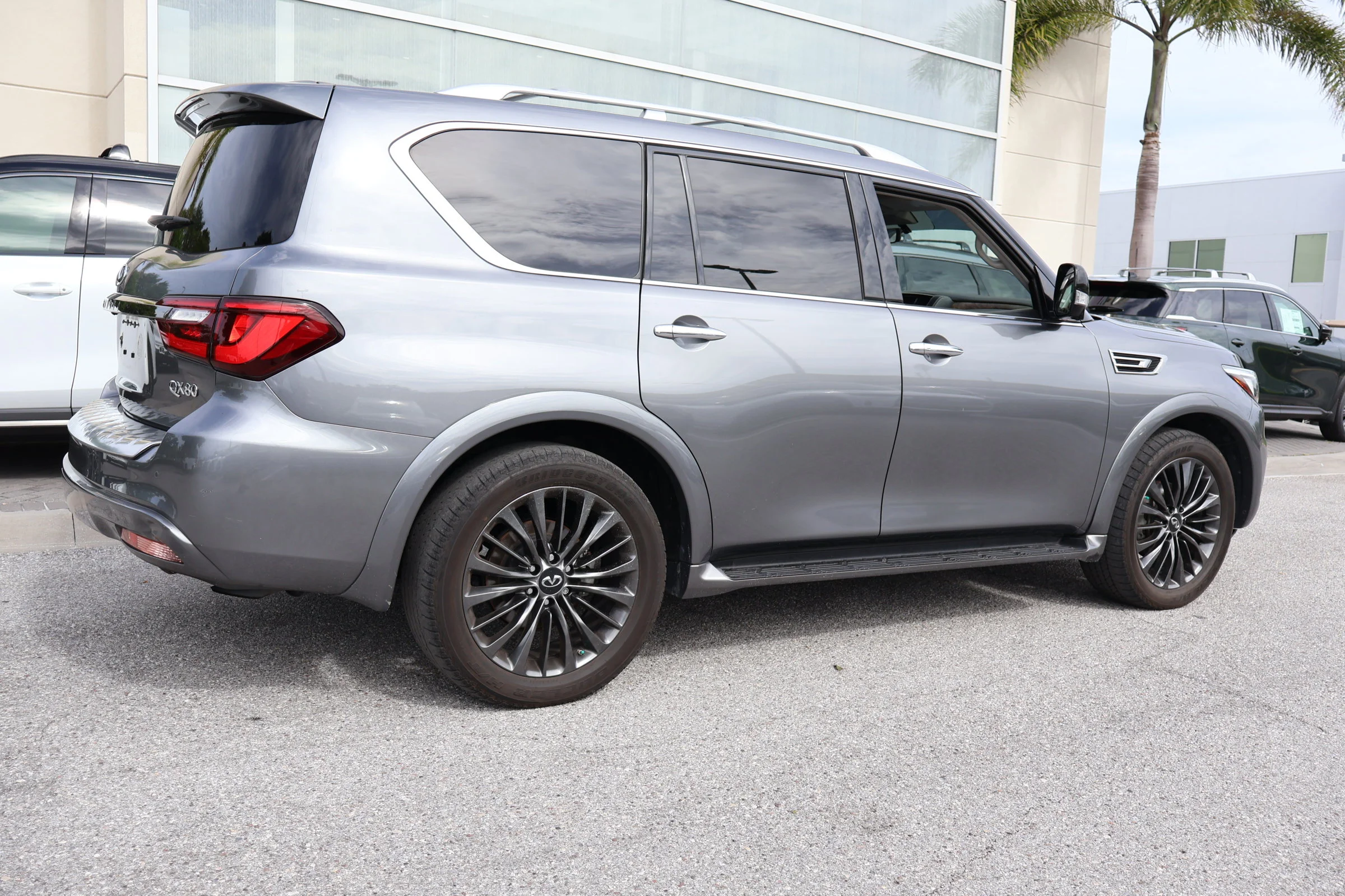 Certified Used 2021 Graphite Shadow INFINITI PREMIUM SELECT image 9