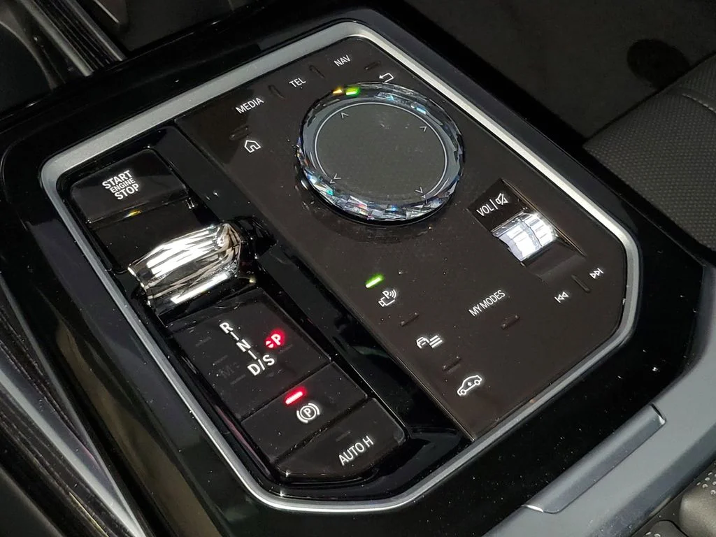 New 2026 Frozen Pure Grey Metallic BMW 740i image 24