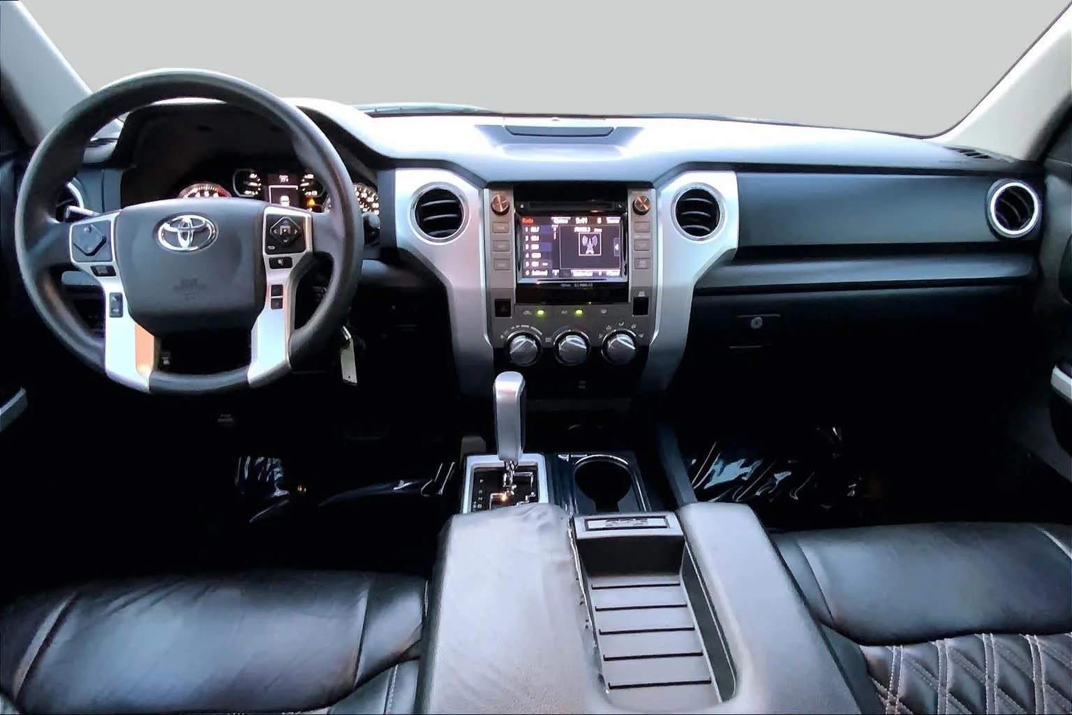 Used 2019 Midnight Black Metallic Toyota SR5 image 15