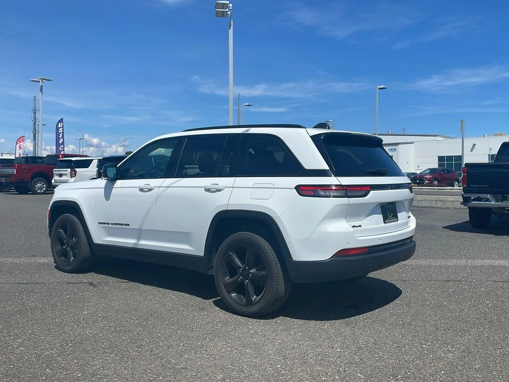 Used 2023 Bright White Jeep Limited image 5