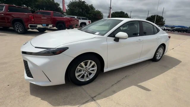 2026 Toyota Camry LE - Photo 4