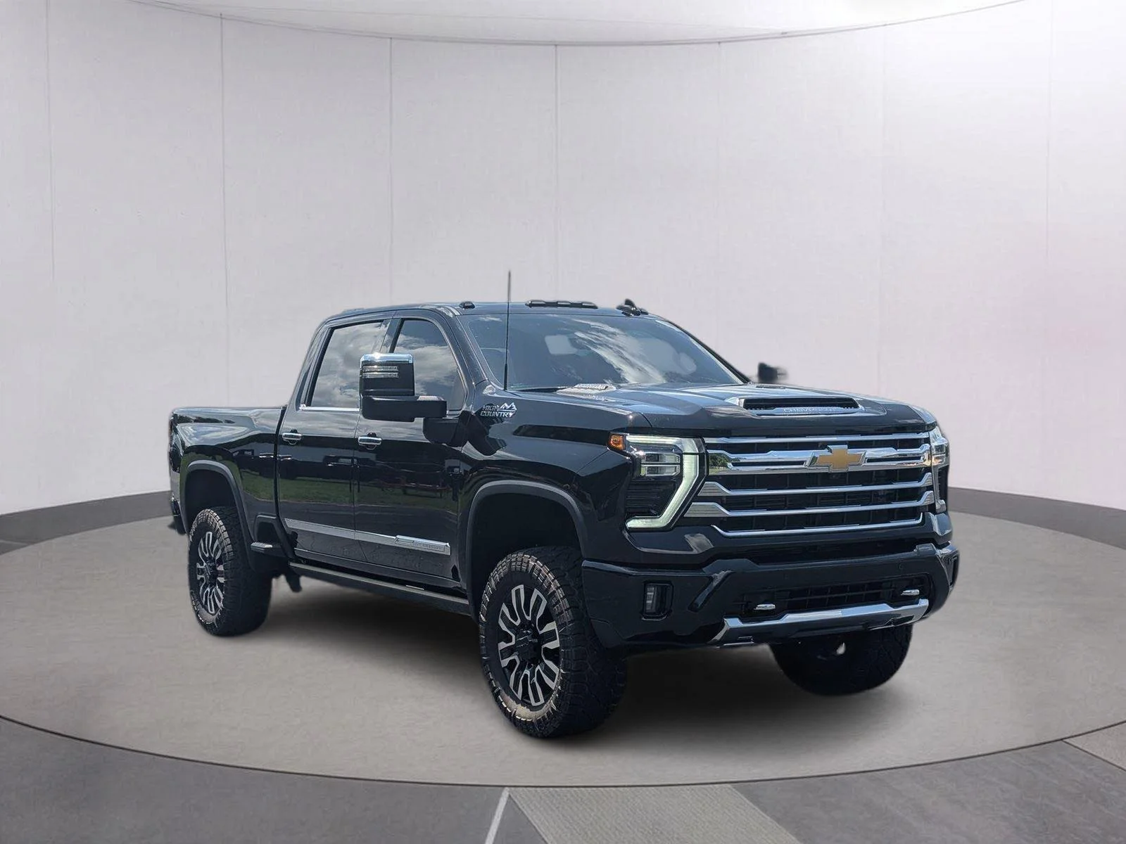 Used 2024 Black Chevrolet High Country image 9