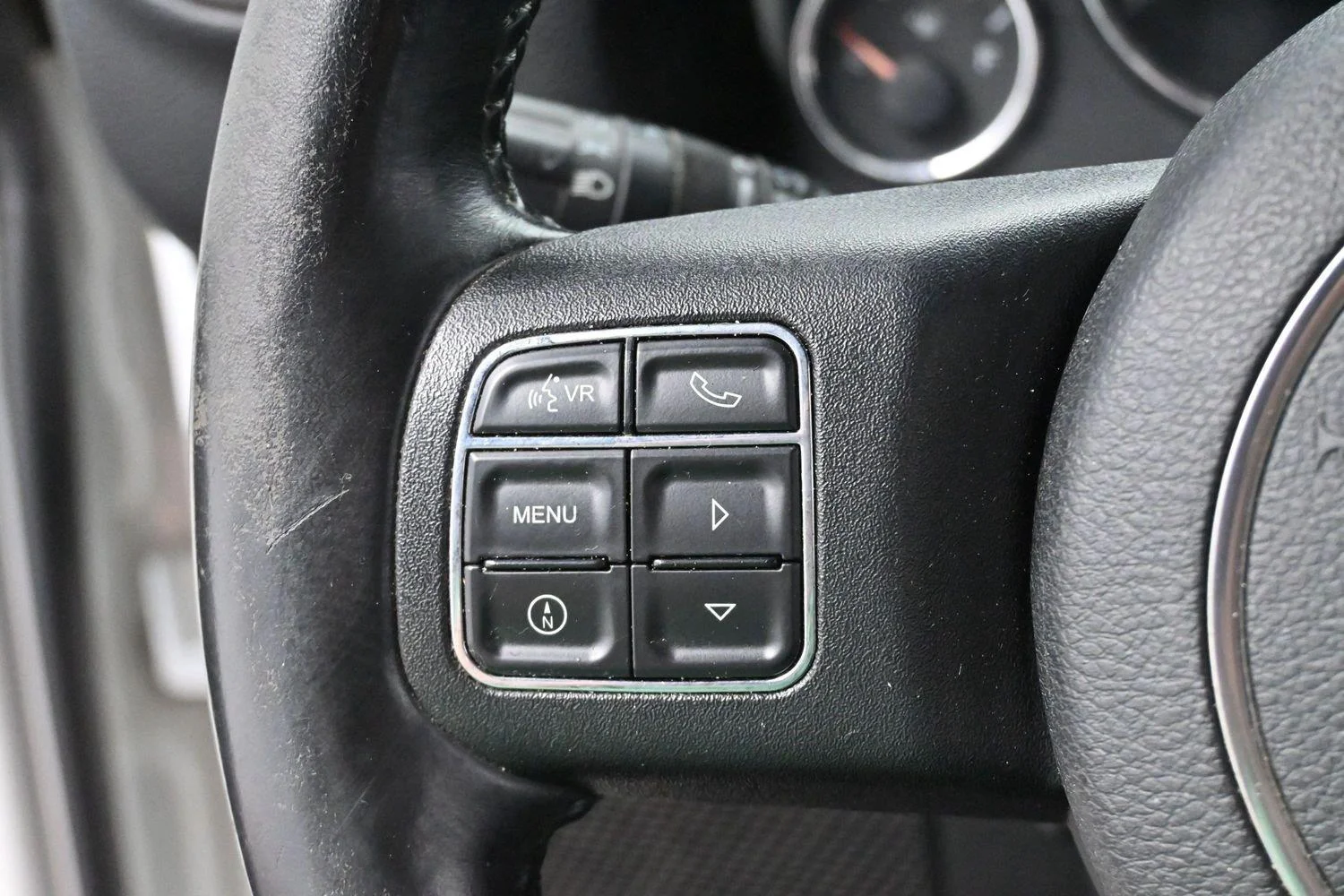 Used 2015 Bright White Clearcoat Jeep Sport image 17