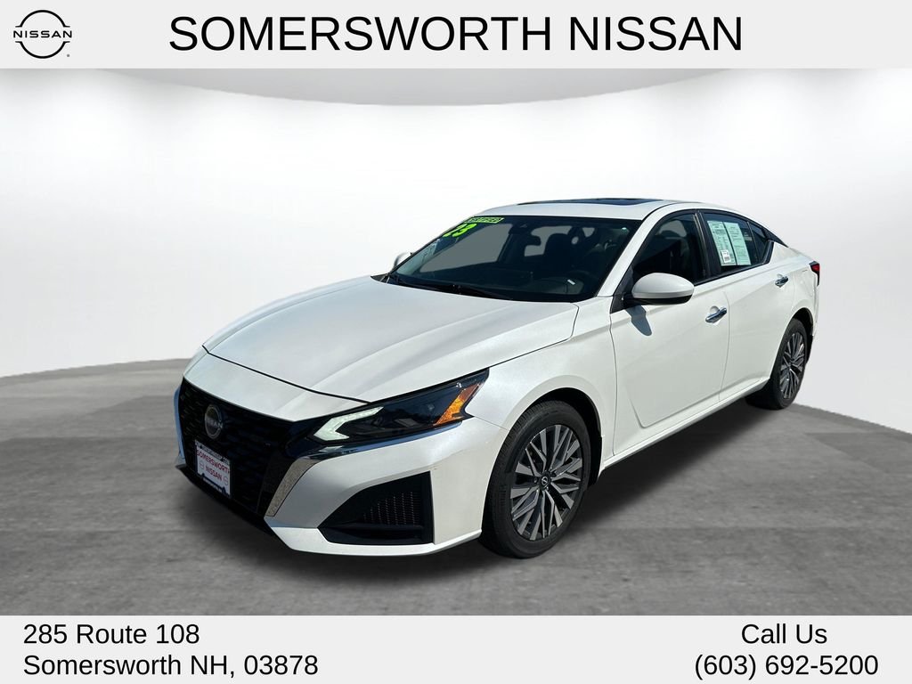 Used 2023 White Nissan 2.5 SV image 1