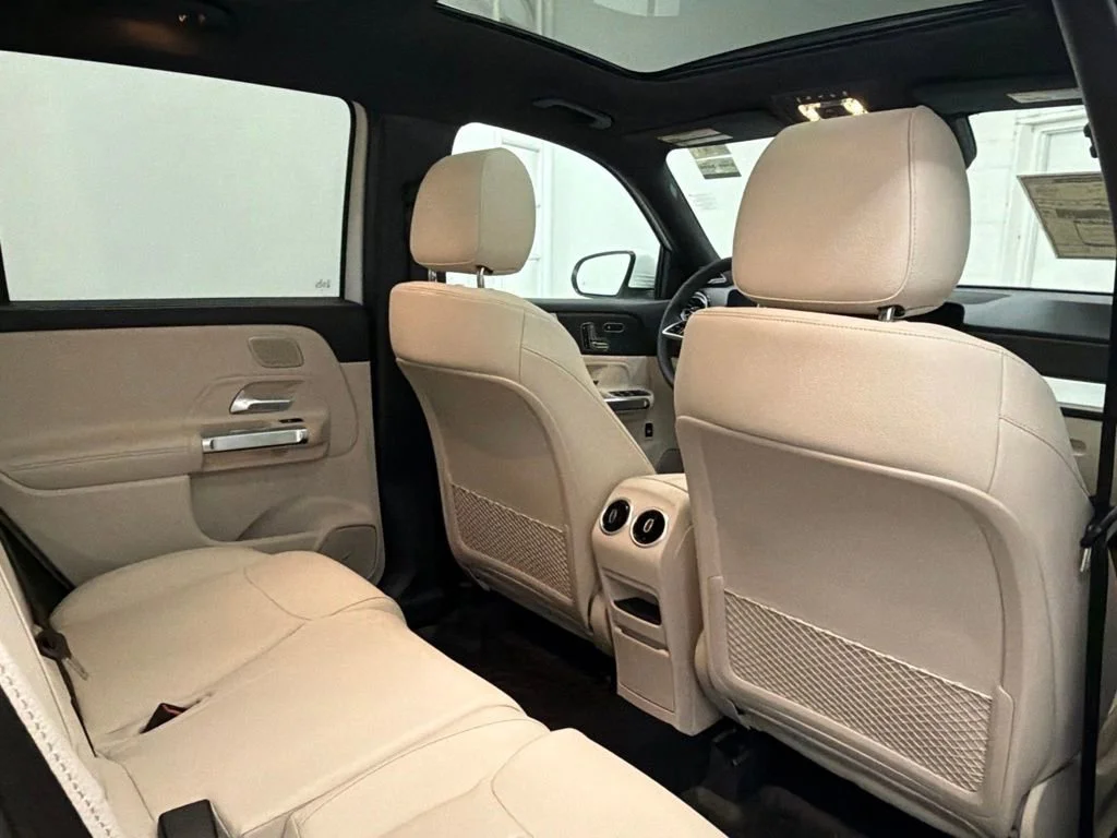 New 2026 White Mercedes-Benz GLB 250 image 25
