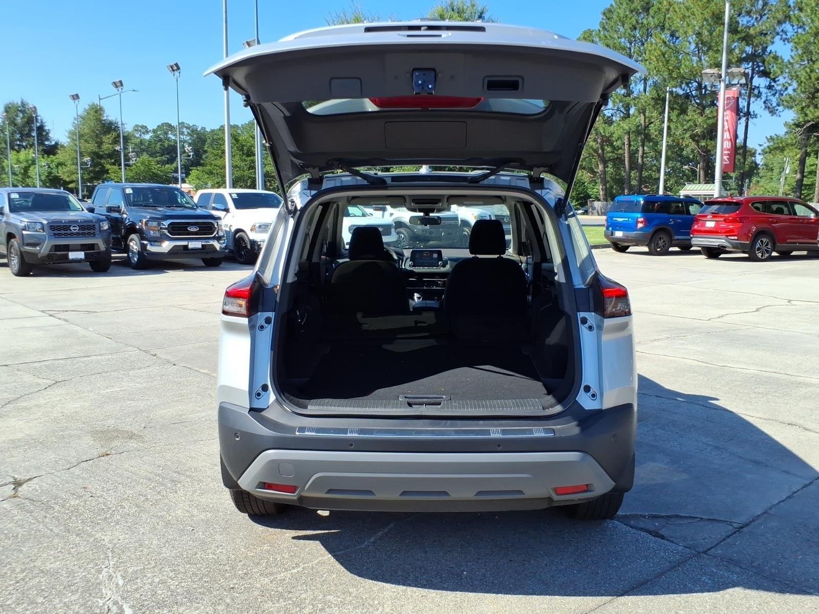 Used 2023 Brilliant Silver Metallic Nissan SV image 23