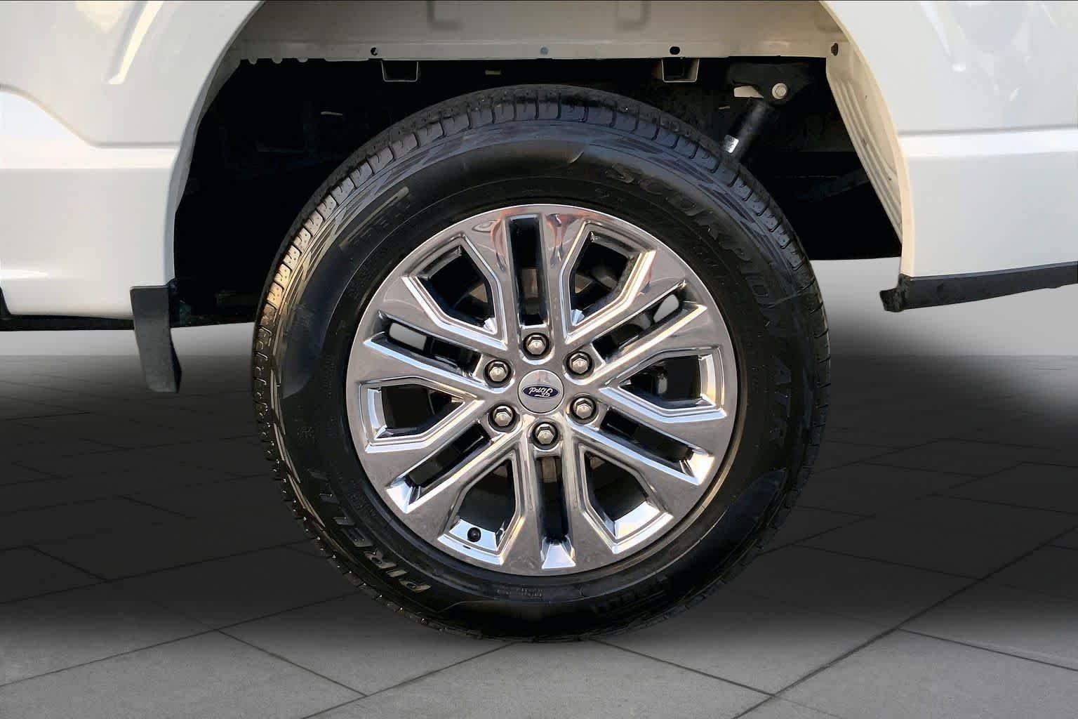 Used 2024 Avalanche Gray Ford XLT image 10