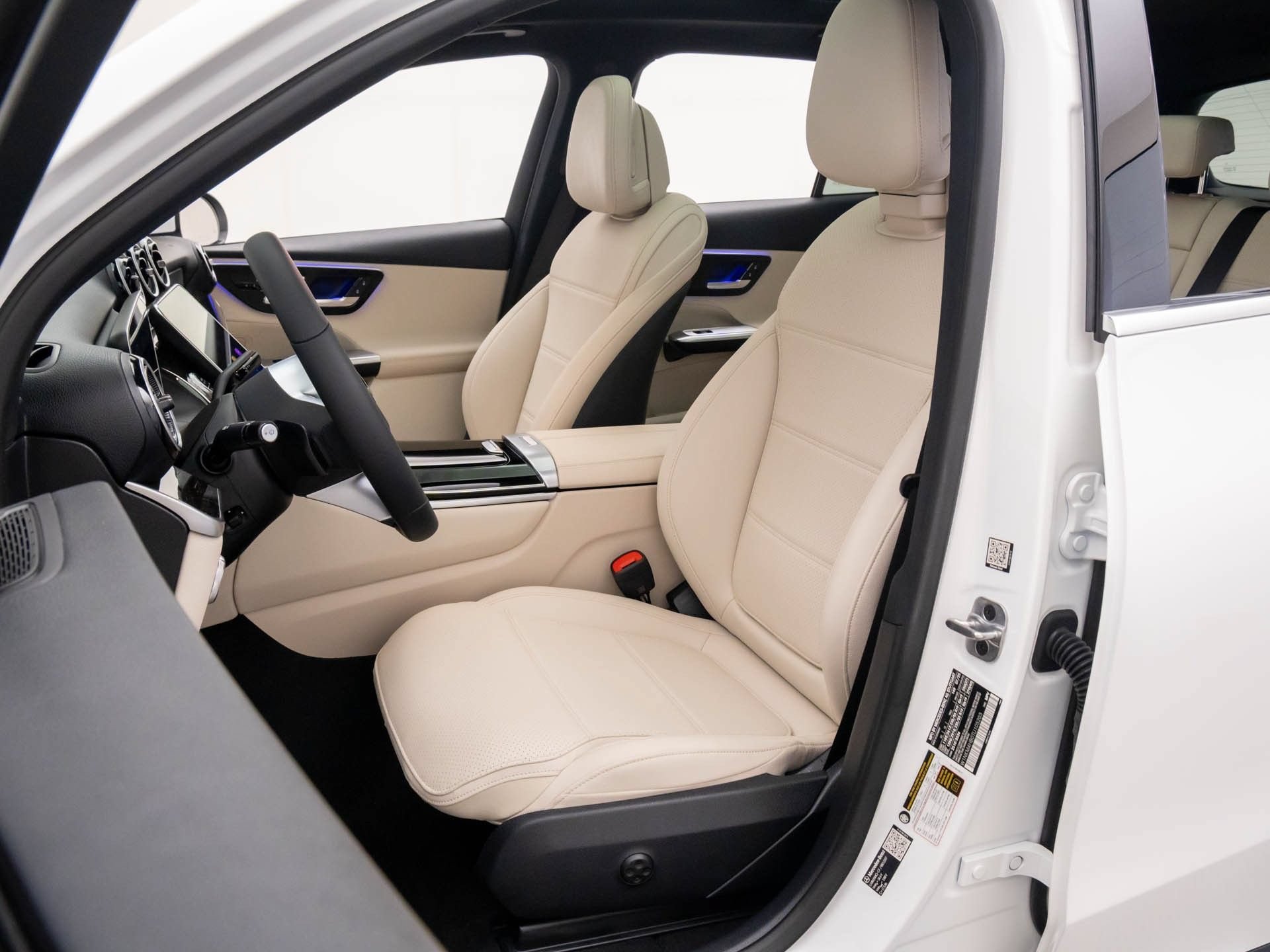 New 2026 Polar White Mercedes-Benz GLC 300 image 51