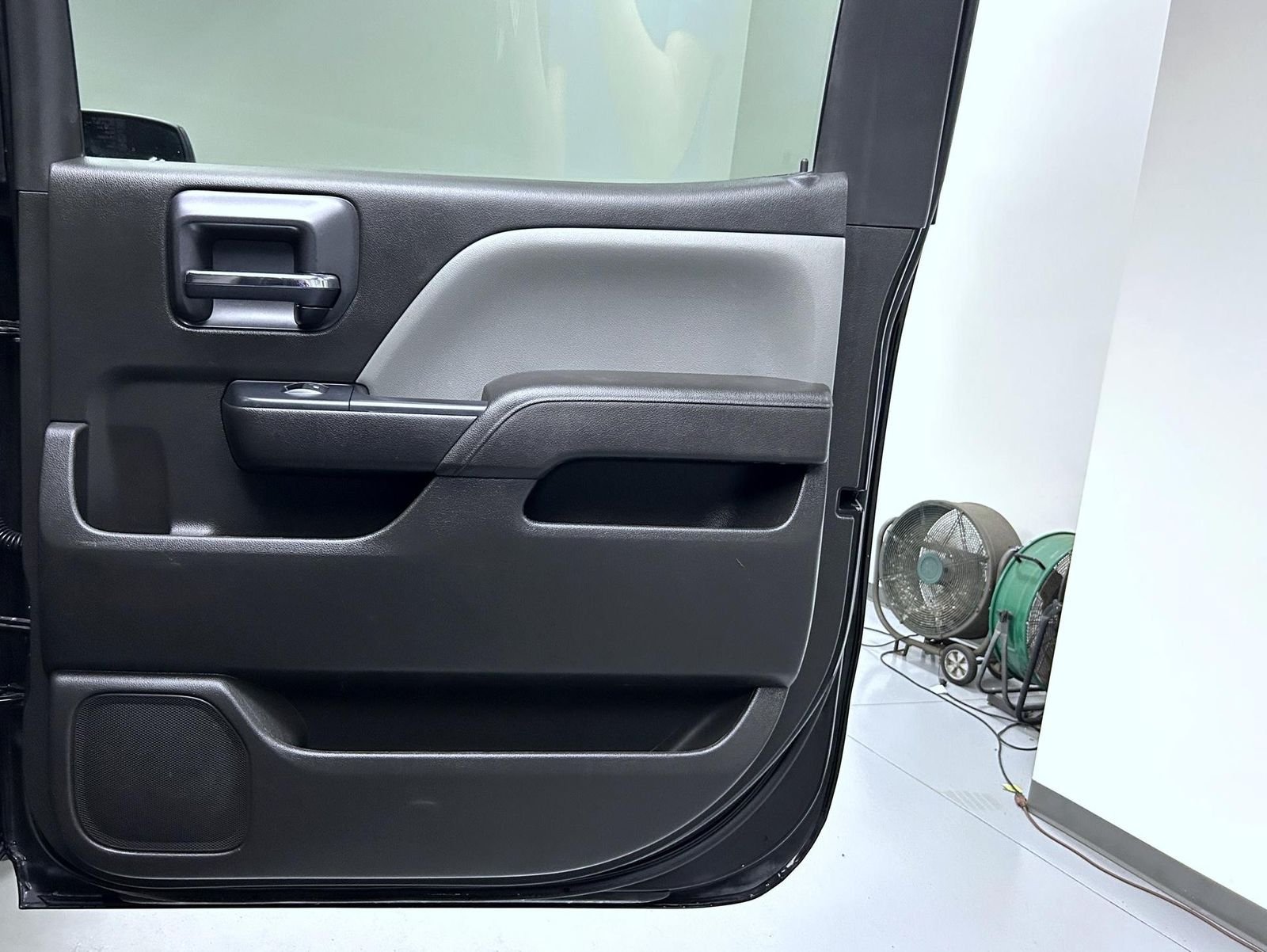 Used 2018 Black Chevrolet Custom image 17