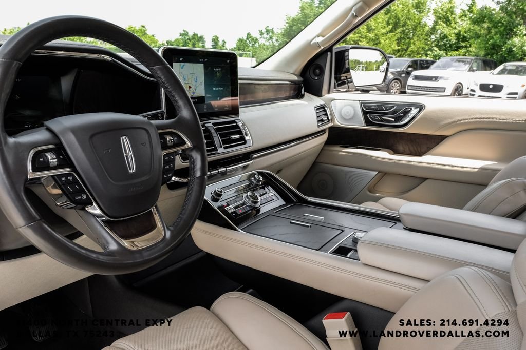 Used 2021 White Lincoln Reserve image 29