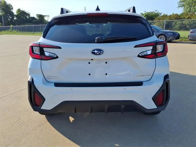 Used 2025 Crystal White Pearl Subaru Limited image 3