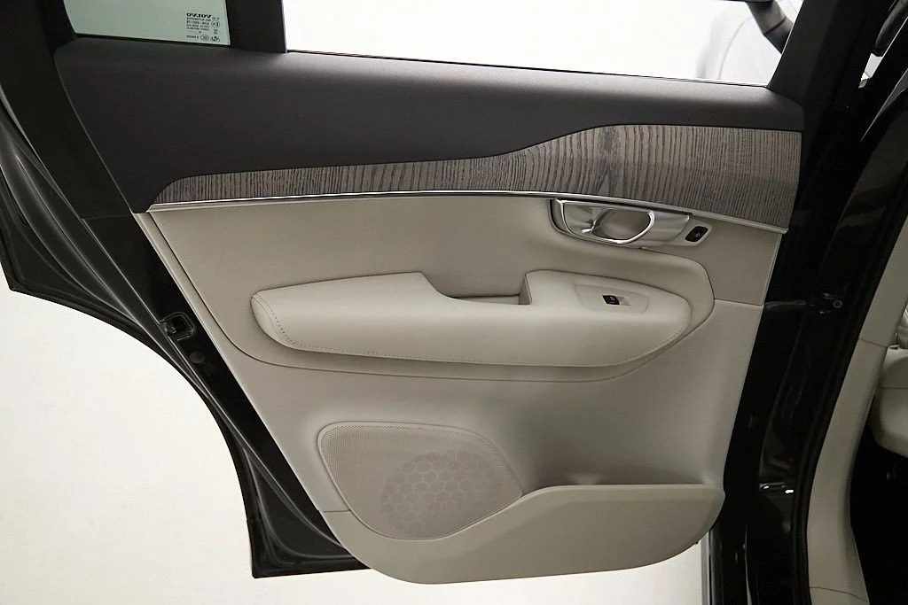 Certified Used 2024 Onyx Black Volvo Plus image 17