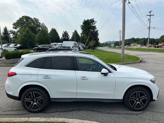 New 2026 MANUFAKTUR Moonlight White Metallic Mercedes-Benz GLC 300 image 6