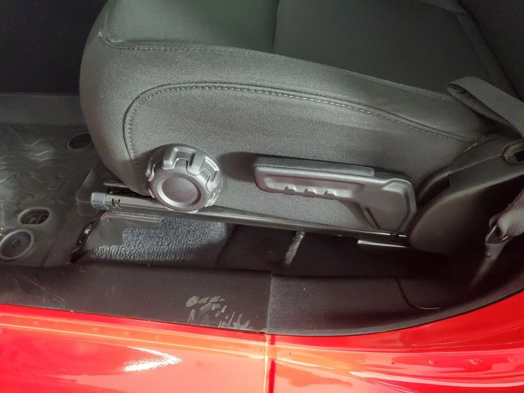 Used 2023 Red Jeep Sport S image 30