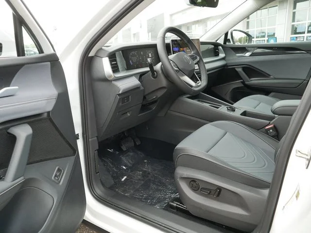 New 2026 White/off-white Volkswagen 2.0T SE image 7