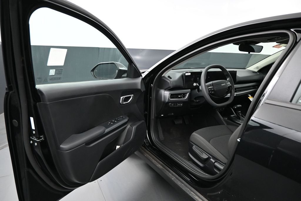 New 2026 Aurora Black Pearl Kia LXS image 5