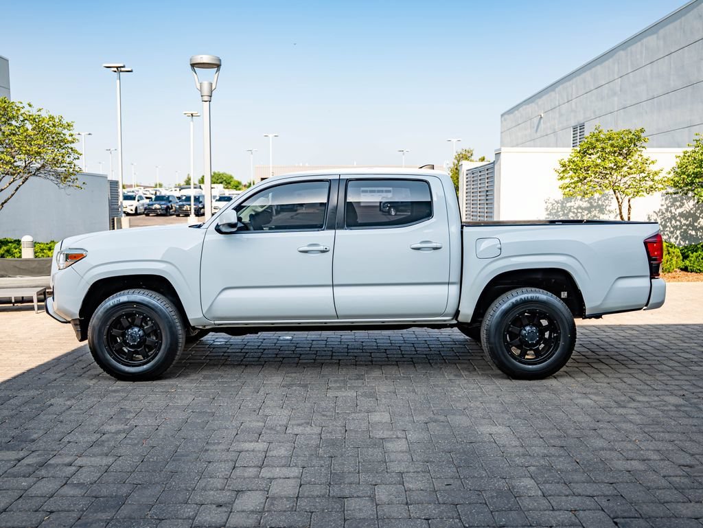 Used 2018 Super White Toyota SR image 8