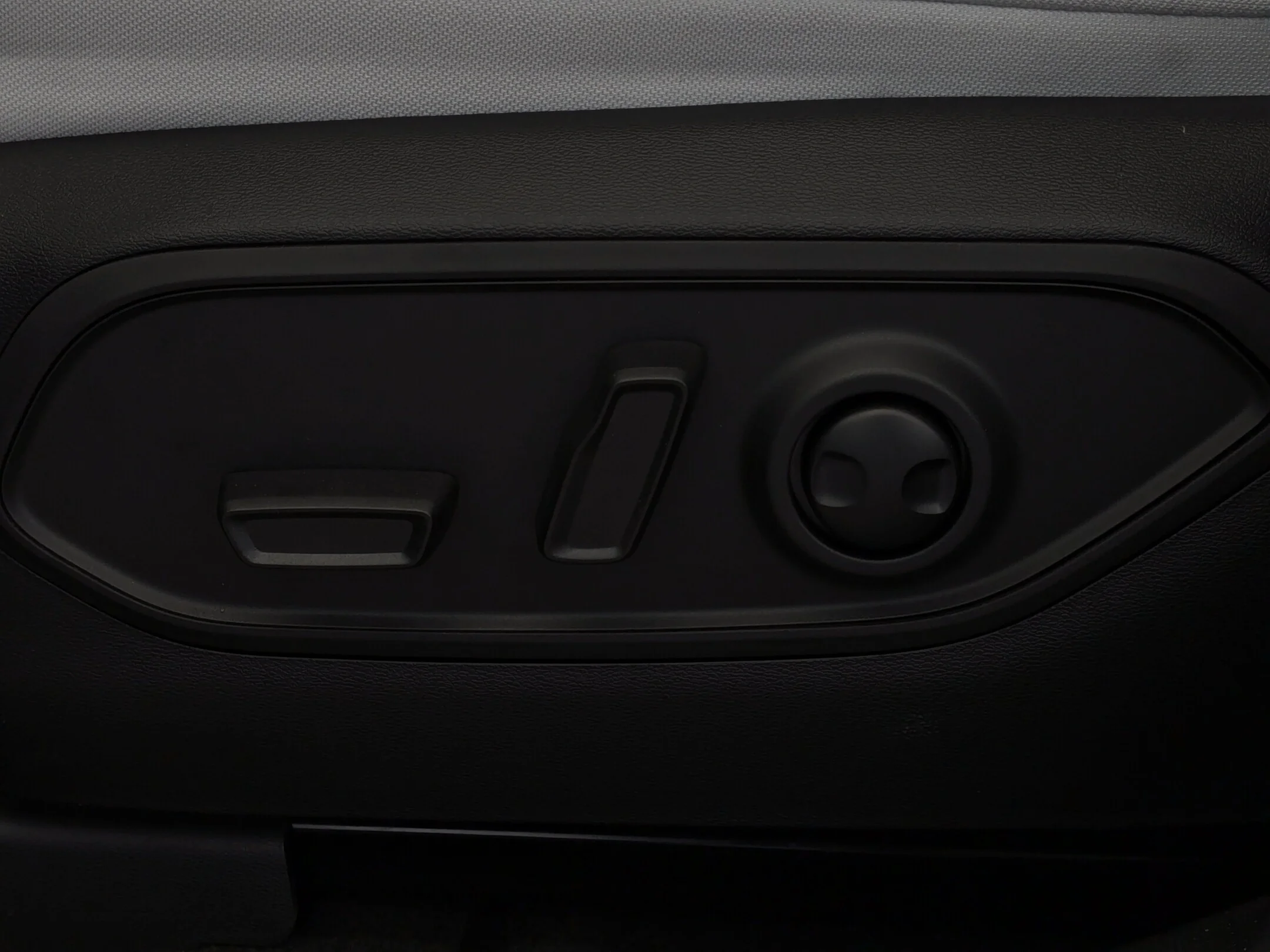 New 2026 Grey Jeep Laredo - - Hybrid - Mopar Interior Protection Pkg - Adaptive Cruise - 12.3 Display & More! image 17