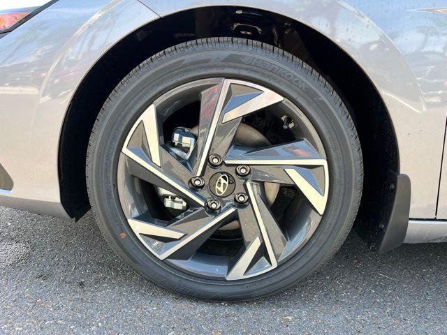New 2026  Hyundai Limited image 7