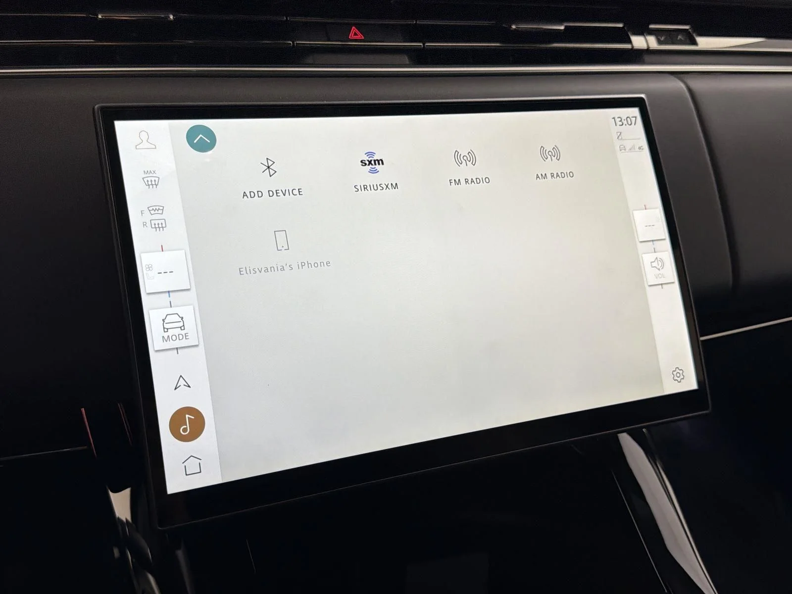 New 2026 Santorini Black Land Rover Dynamic SE image 18