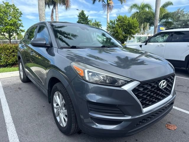 Used 2019 Gray Hyundai SE image 3