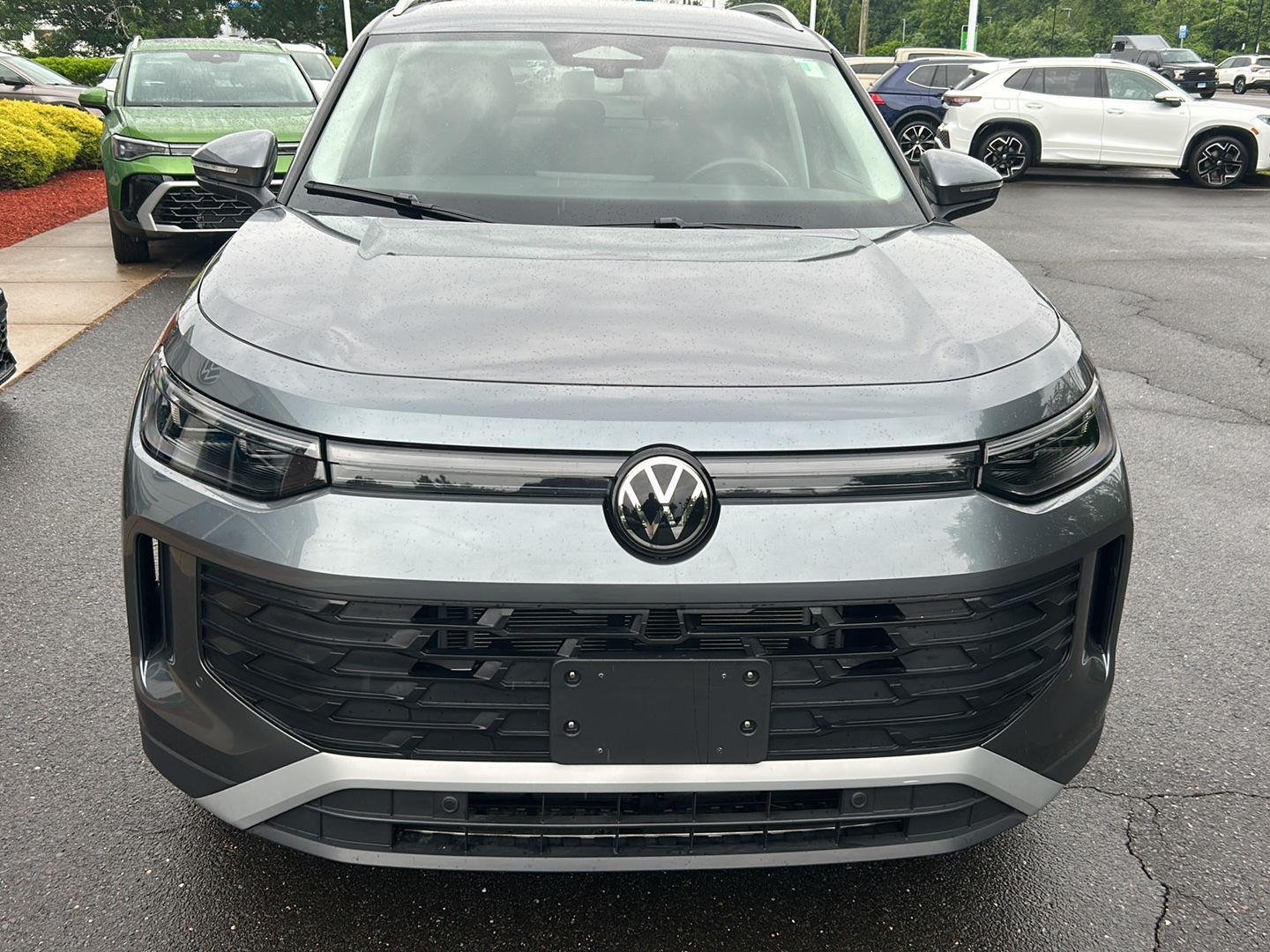 Certified Used 2025 Platinum Gray Metallic Volkswagen SE image 6