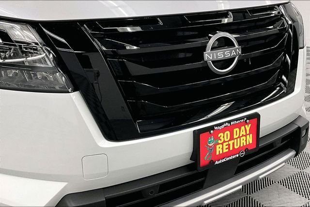 New 2025 Everest White Pearl Tricoat Nissan Platinum image 14