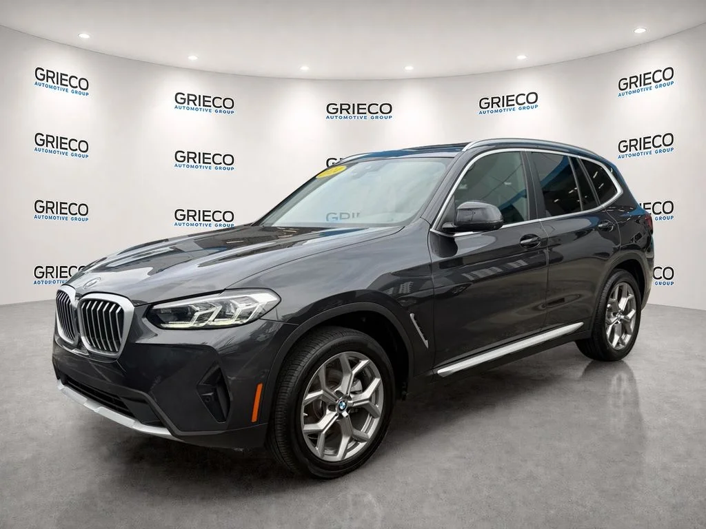 Used 2024 Gray BMW sDrive30i image 3