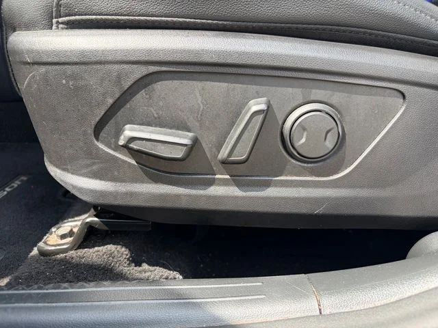 Used 2023 Blue Hyundai SEL image 3