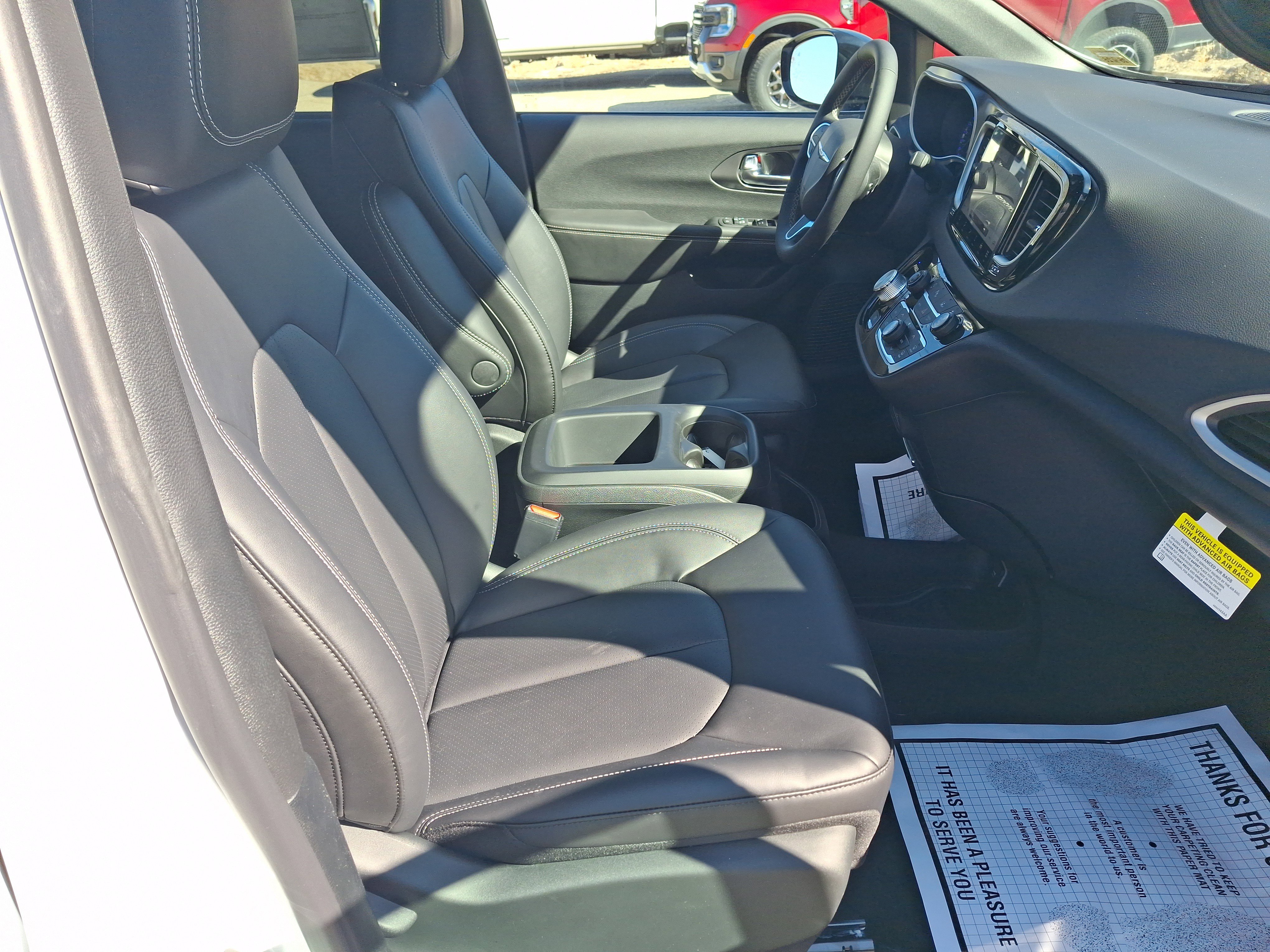 2026 Chrysler Voyager LX - Photo 8