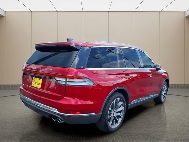 Used 2025 Red Lincoln Premiere image 8