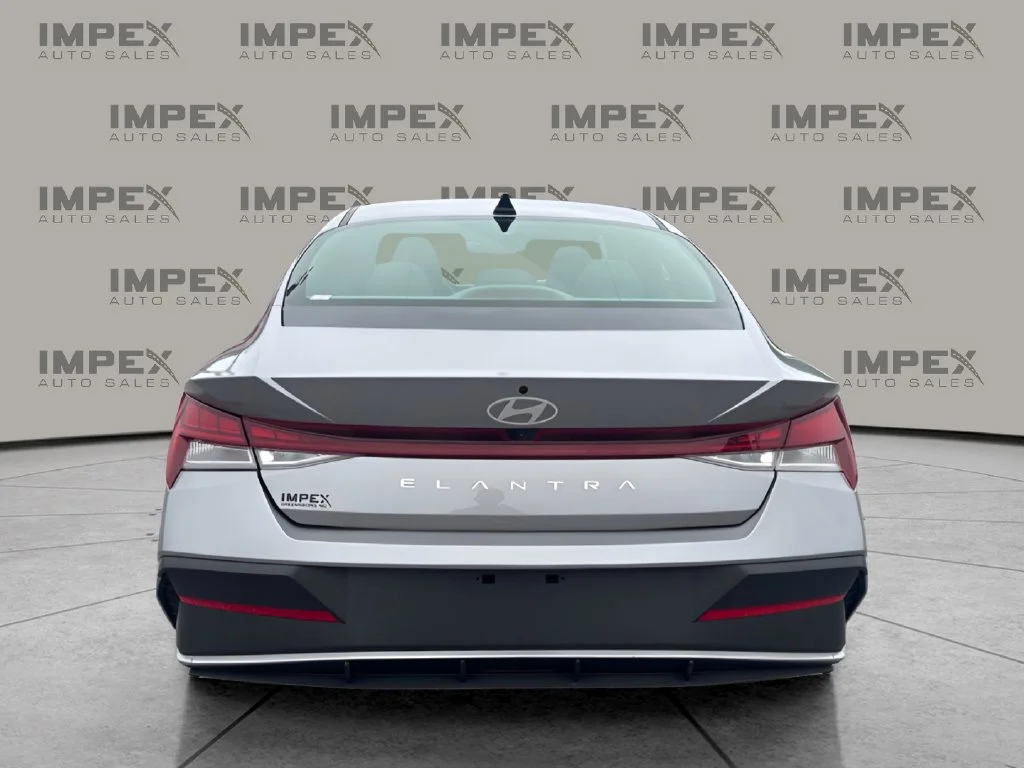 Used 2025 Silver Hyundai SEL Convenience image 4