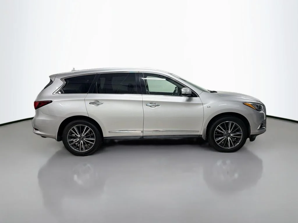 Used 2019 Liquid Platinum INFINITI LUXE image 8