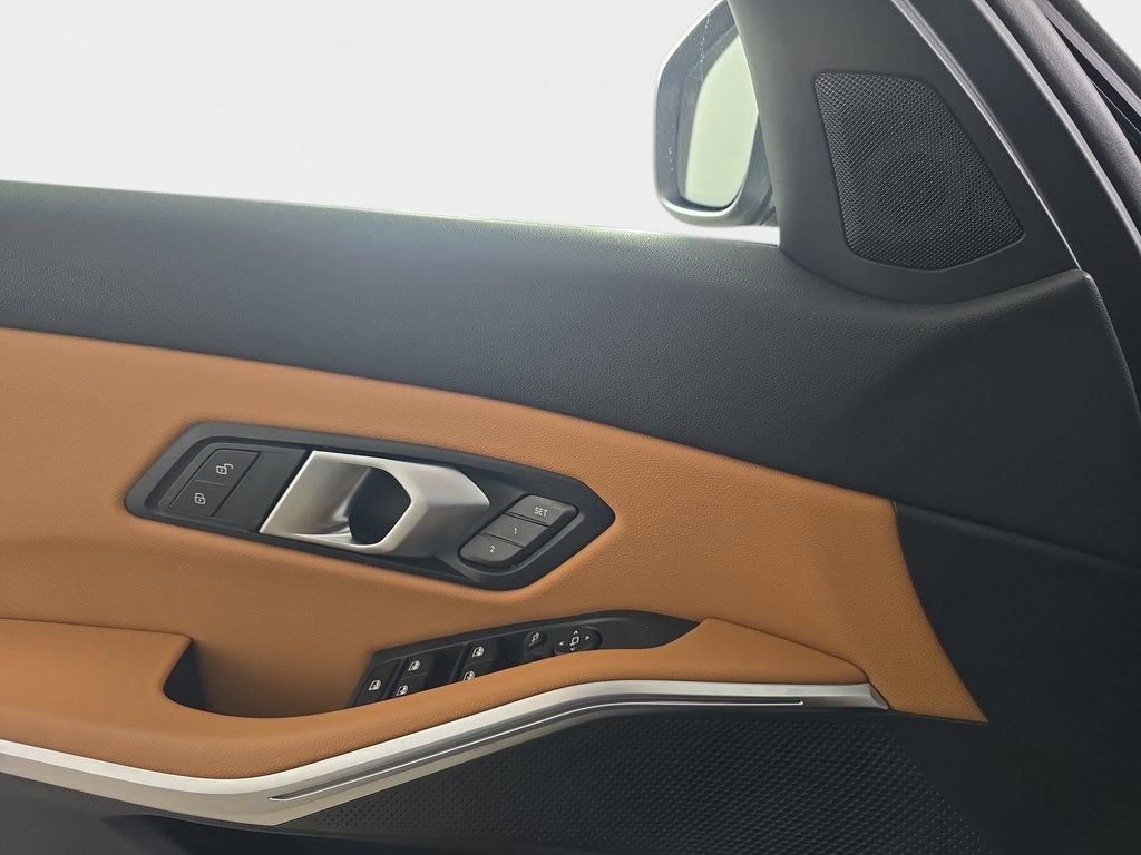 2025 BMW 3 Series 330i - Photo 31