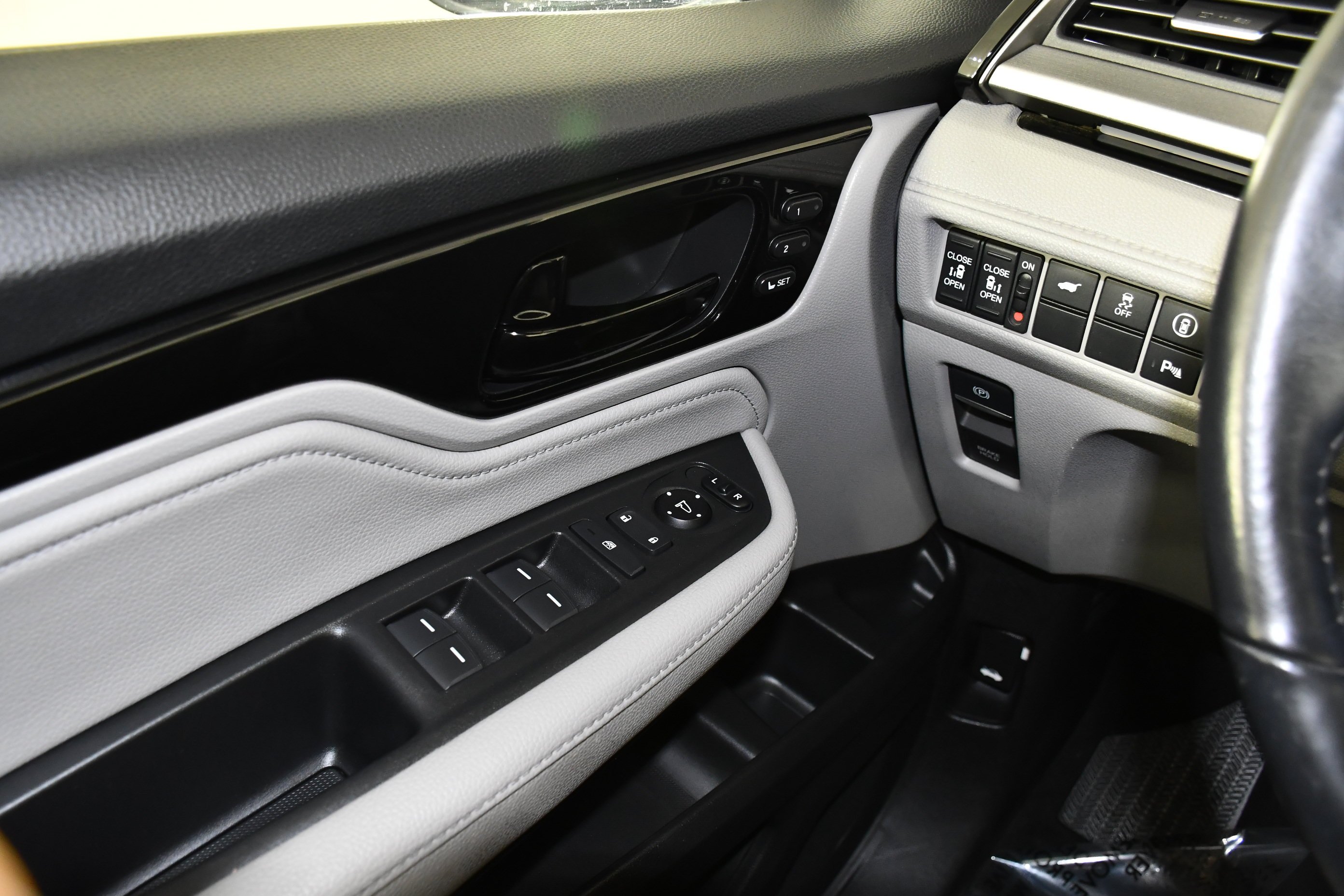 Used 2022 Black Honda Touring image 33