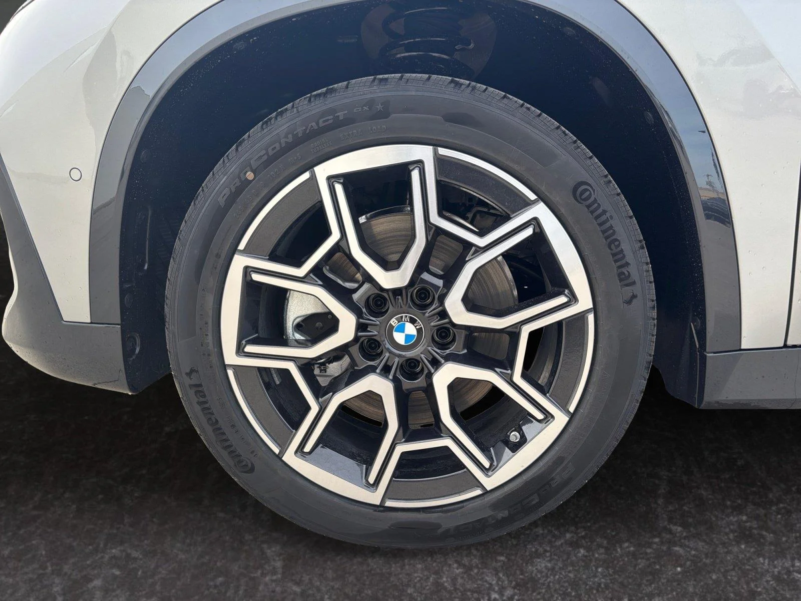 New 2027 Space Silver Metallic BMW xDrive28i image 15