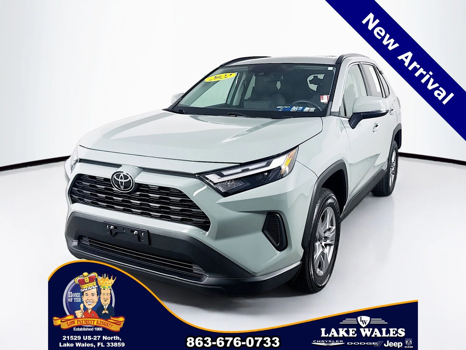 Certified Used 2022  Toyota XLE image 3