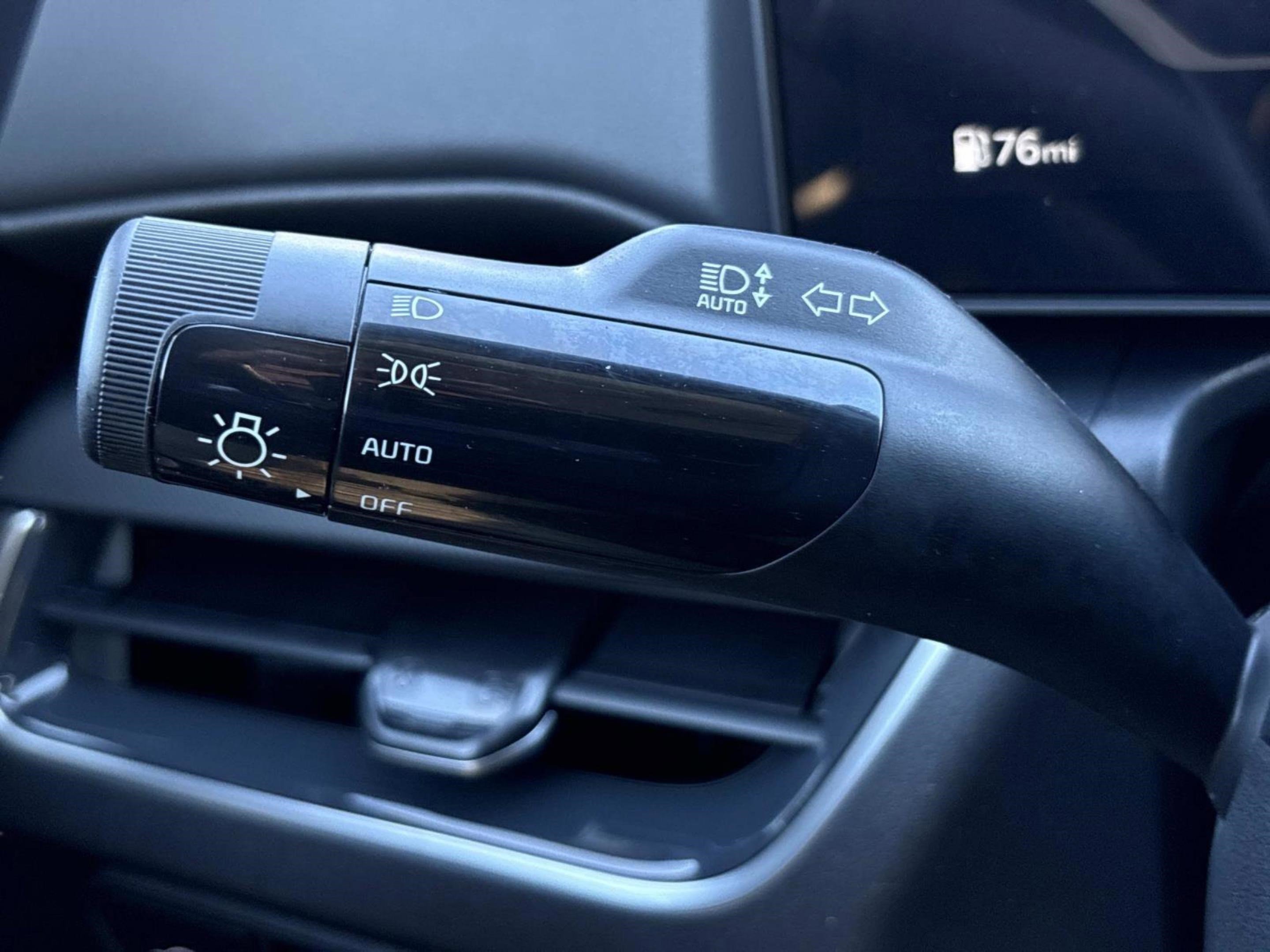 New 2025 Snow White Pearl Kia EX image 30
