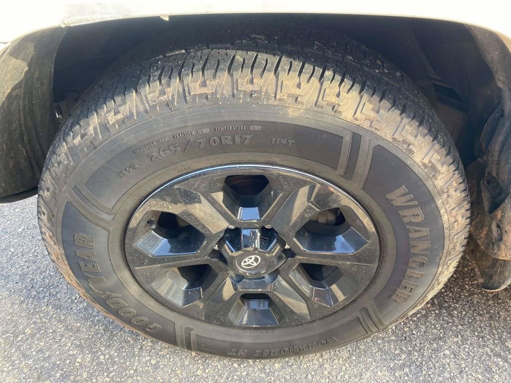 Used 2019 White Toyota SR5 image 4